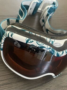 Oakley White & Teal Pattern Snow Goggles